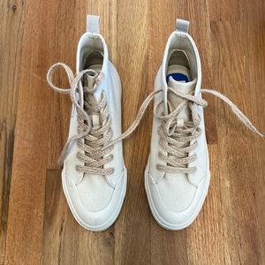 Dolce Vita Women’s Cream Sneakers Sz. 9 1/2